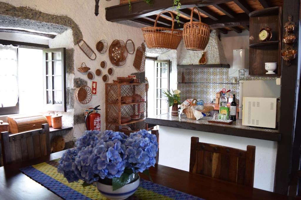 Villa Casa Da Pedreira à Mosteiros  Extérieur photo